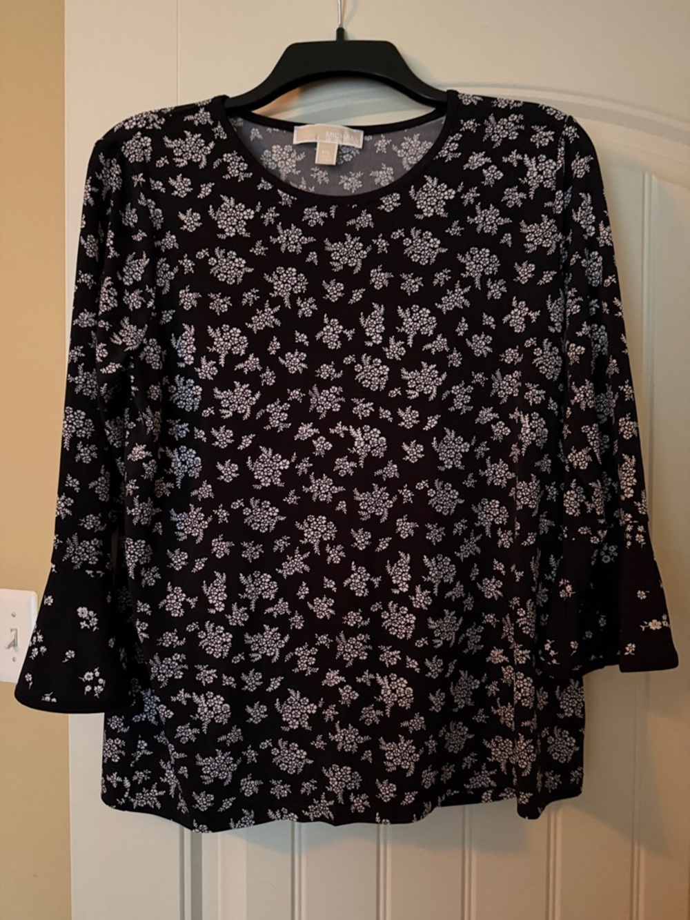 MICHAEL Michael Kors Black Long-Sleeve Floral Print Top with Ruffle Cuffs